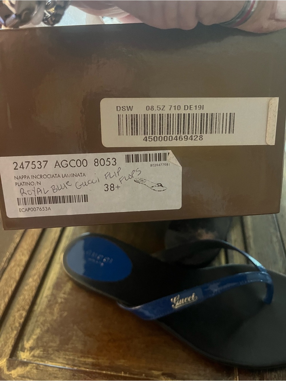 Gucci Blue Patent Thong Sandals - Picture 9 of 9